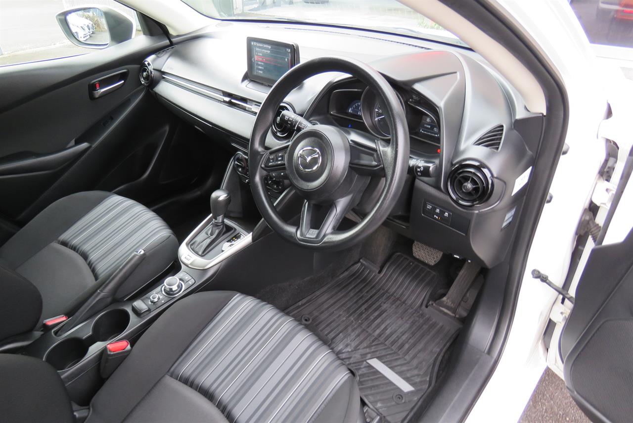 2020 Mazda 2 thumbnail