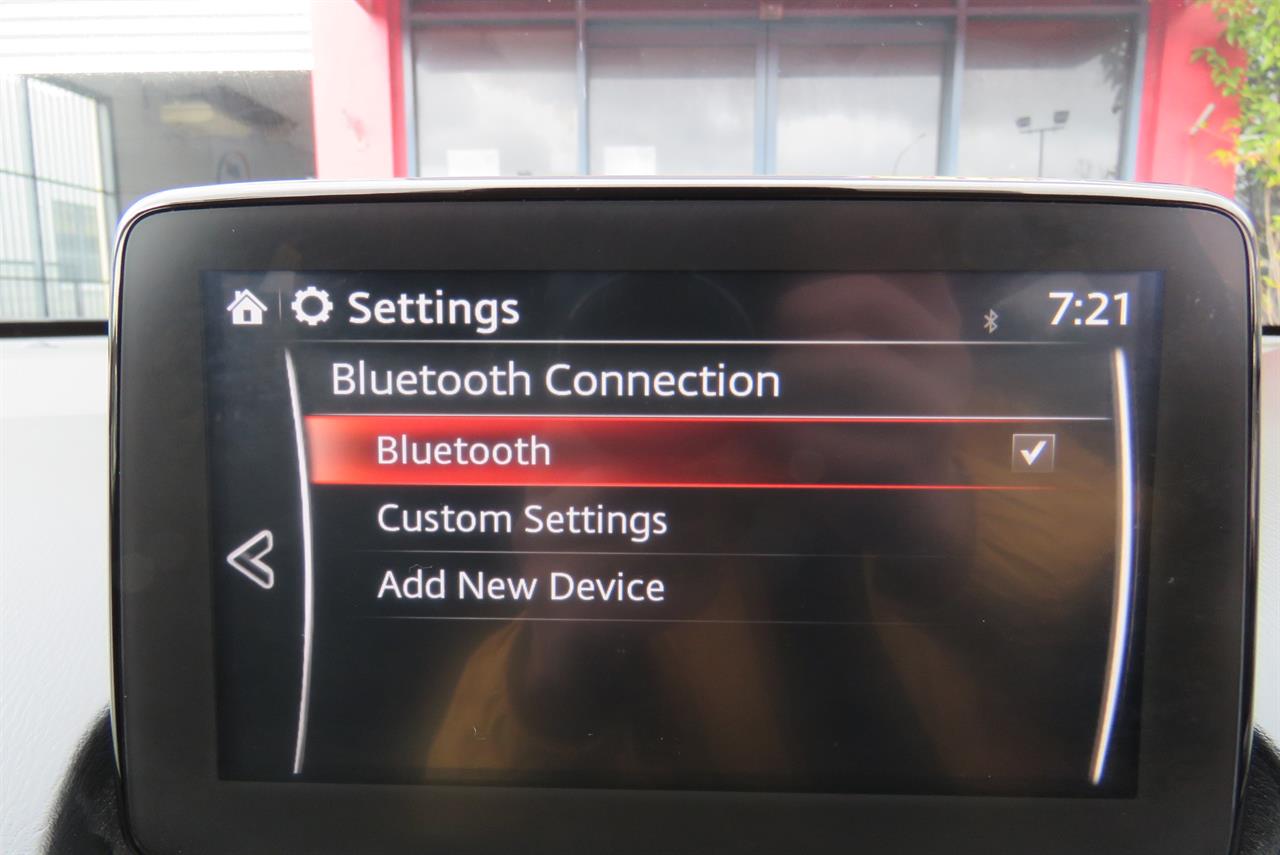 2020 Mazda 2 thumbnail