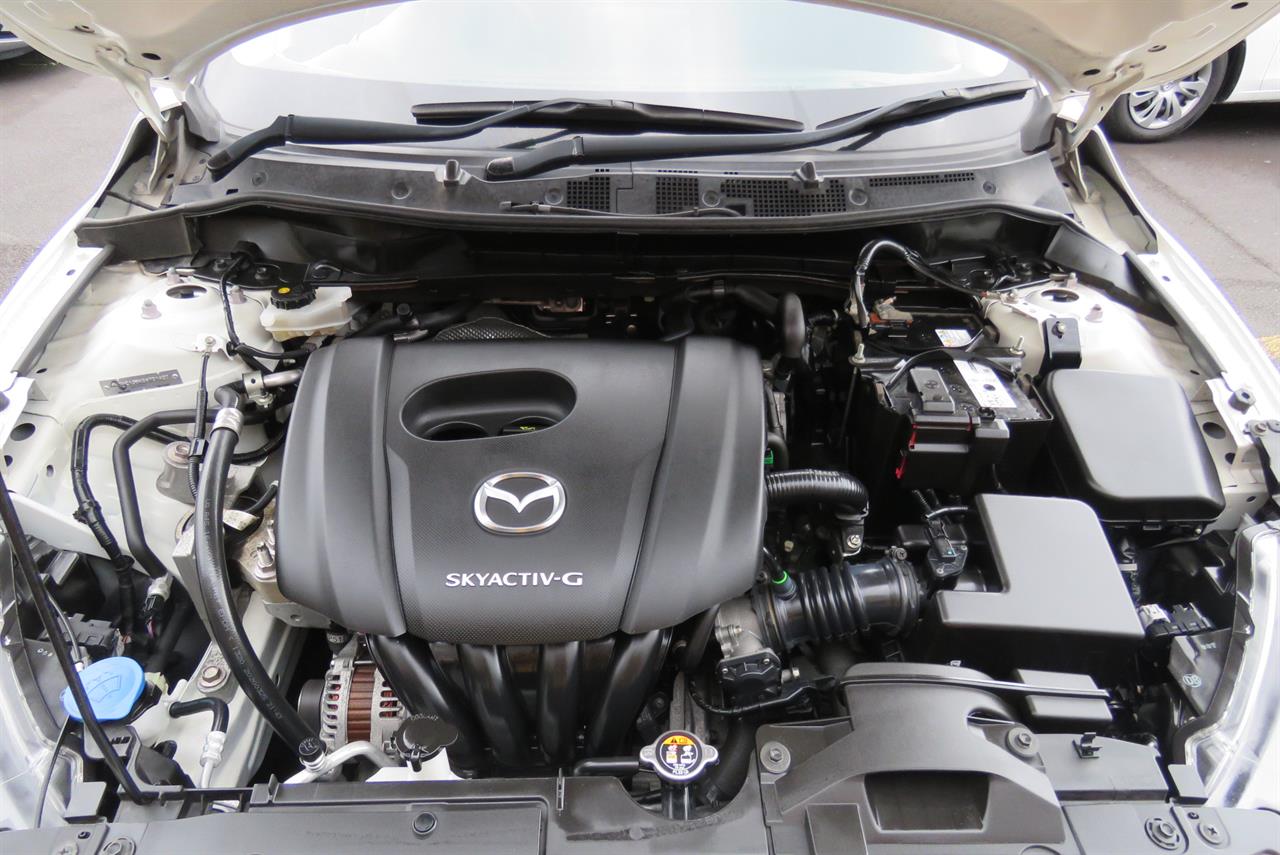 2020 Mazda 2 thumbnail