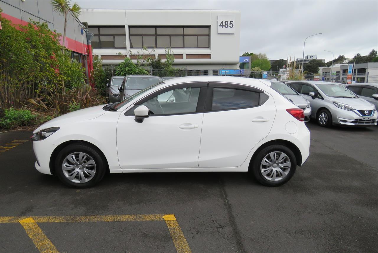 2020 Mazda 2 thumbnail