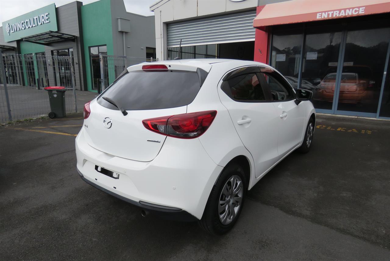 2020 Mazda 2 thumbnail