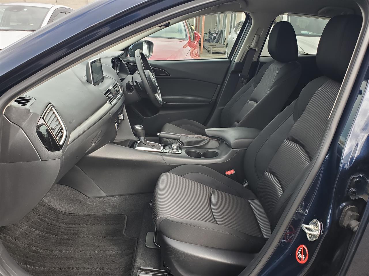 2013 Mazda Axela thumbnail