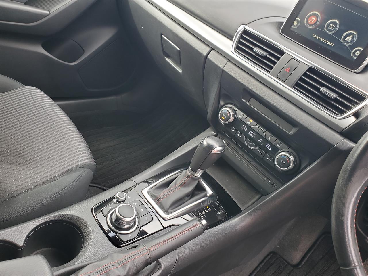2013 Mazda Axela thumbnail