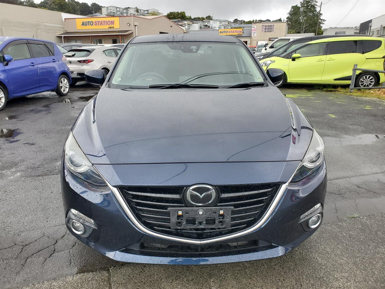 2013 Mazda Axela thumbnail