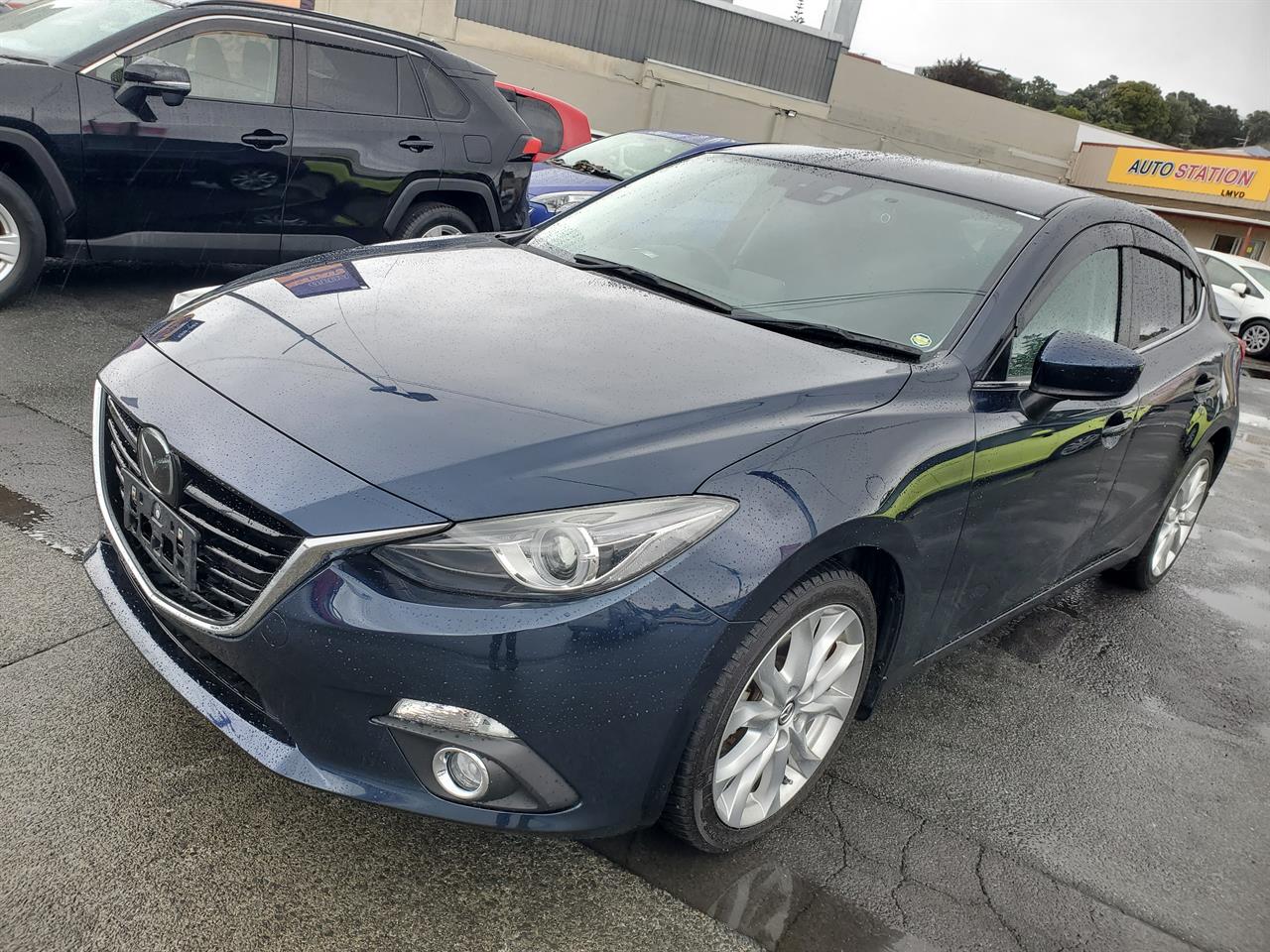 2013 Mazda Axela thumbnail