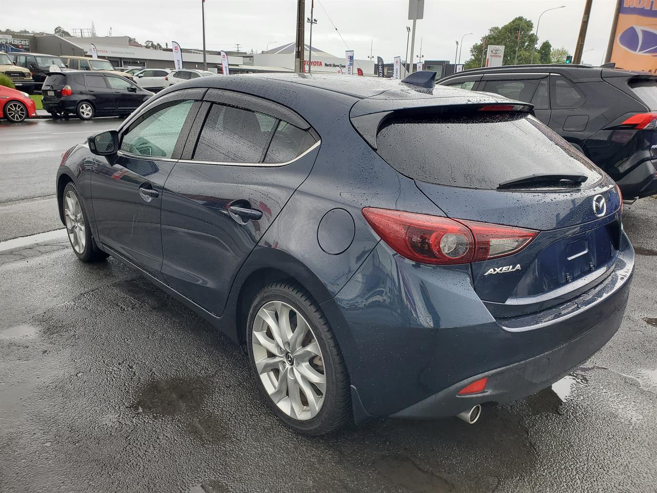 2013 Mazda Axela thumbnail