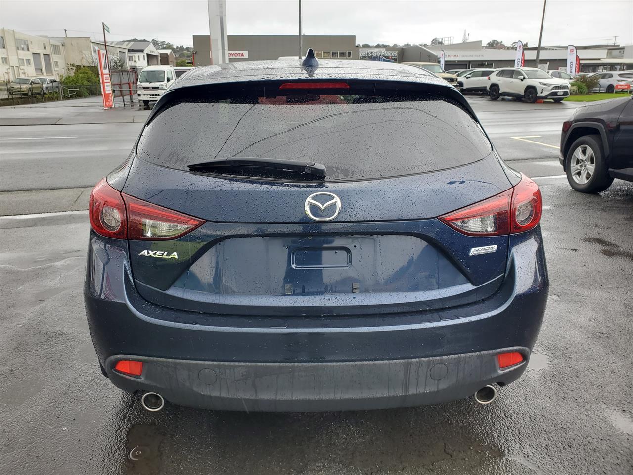 2013 Mazda Axela thumbnail