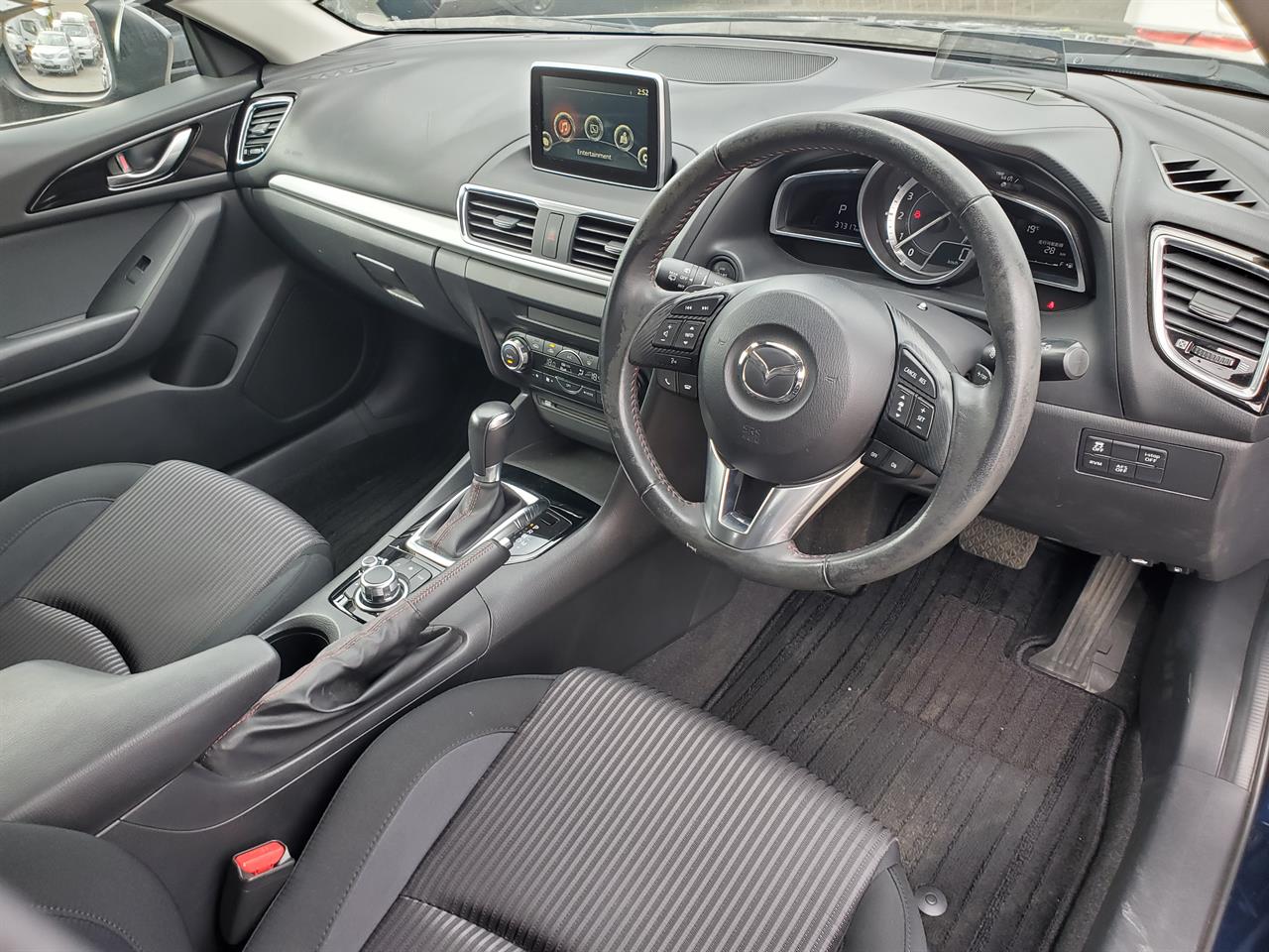 2013 Mazda Axela thumbnail