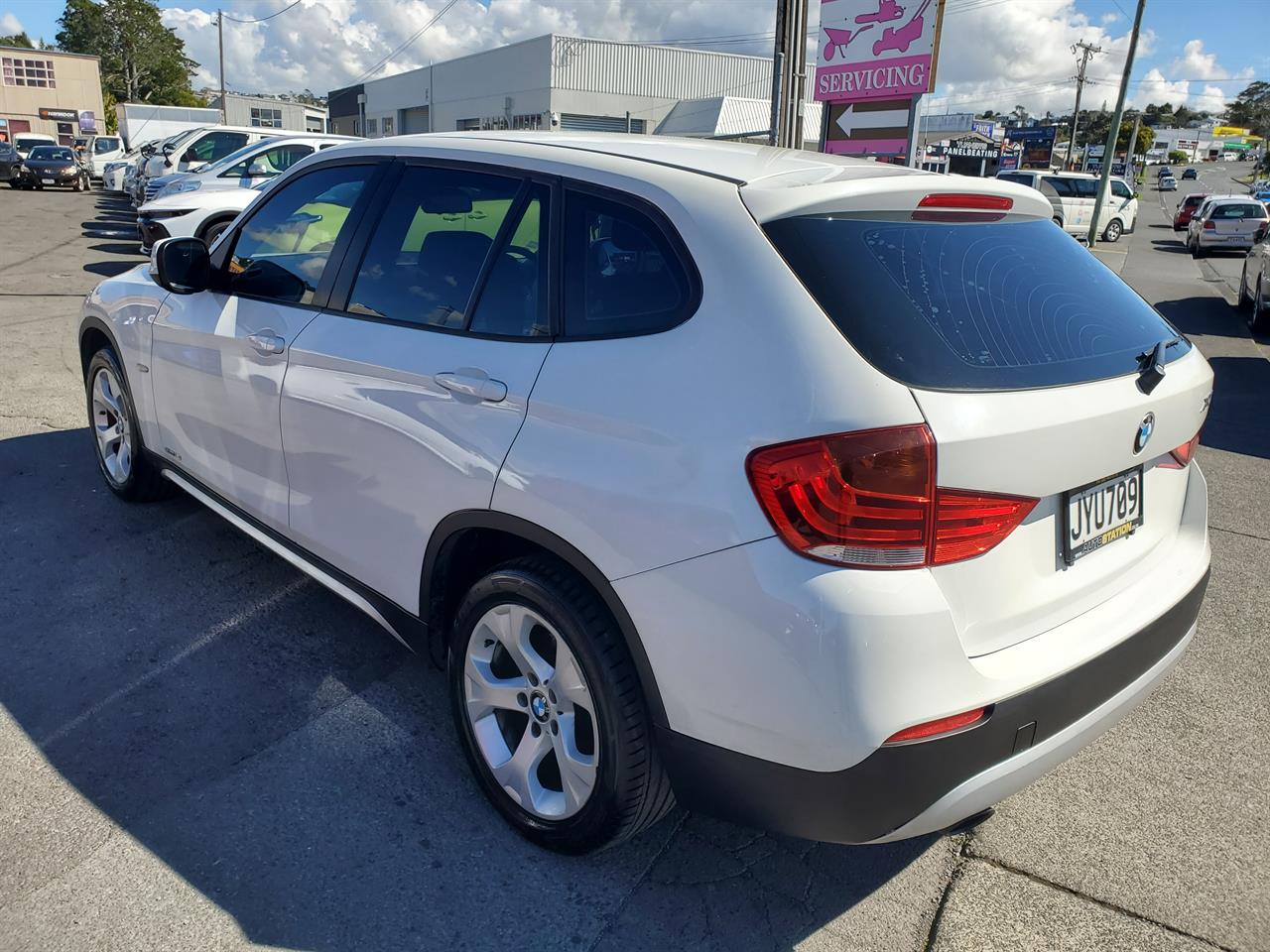 2010 BMW X1 thumbnail