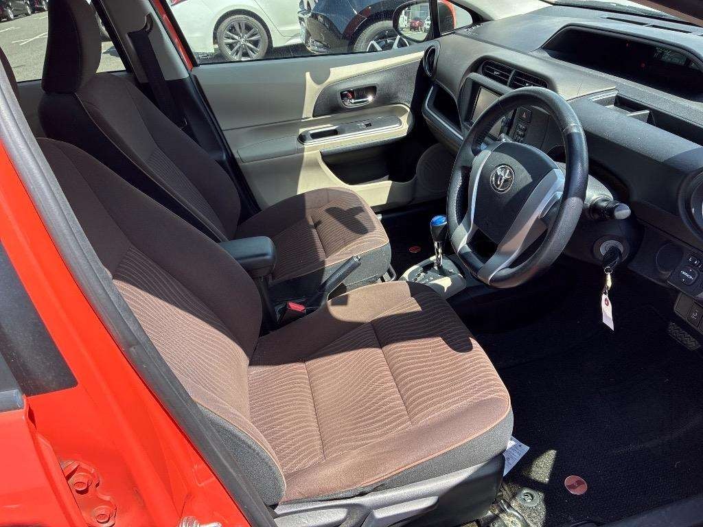2013 Toyota Prius thumbnail