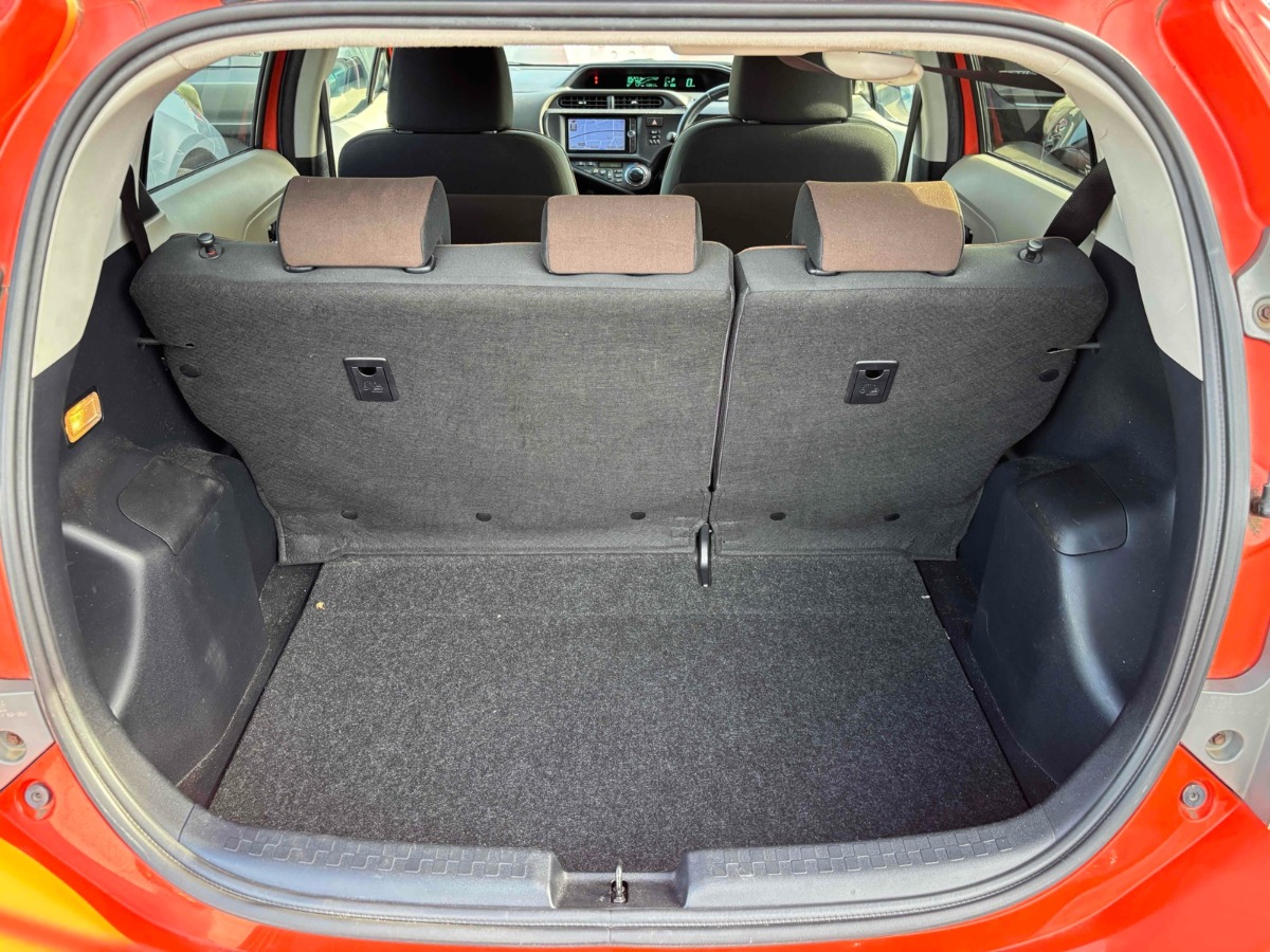 2013 Toyota Prius thumbnail