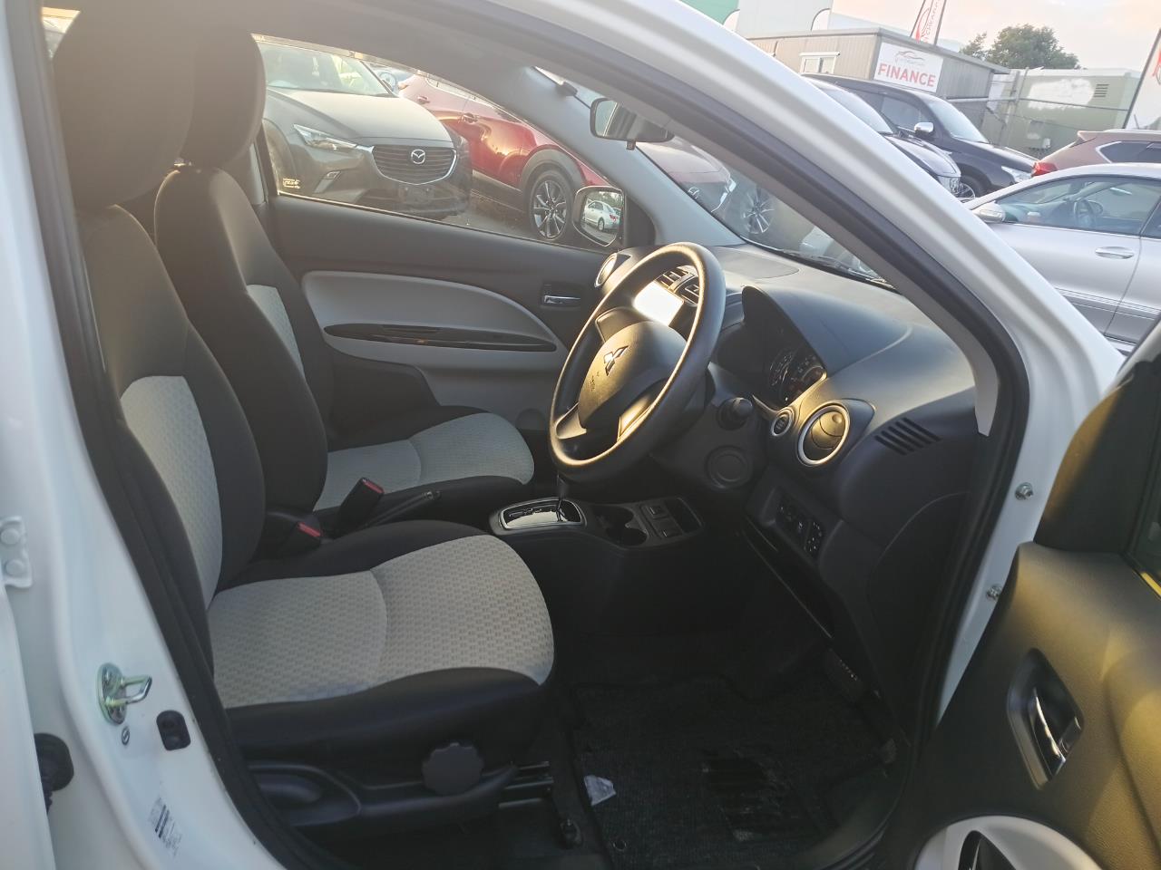 2018 Mitsubishi Mirage thumbnail
