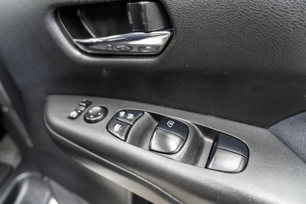 2017 Nissan Serena thumbnail
