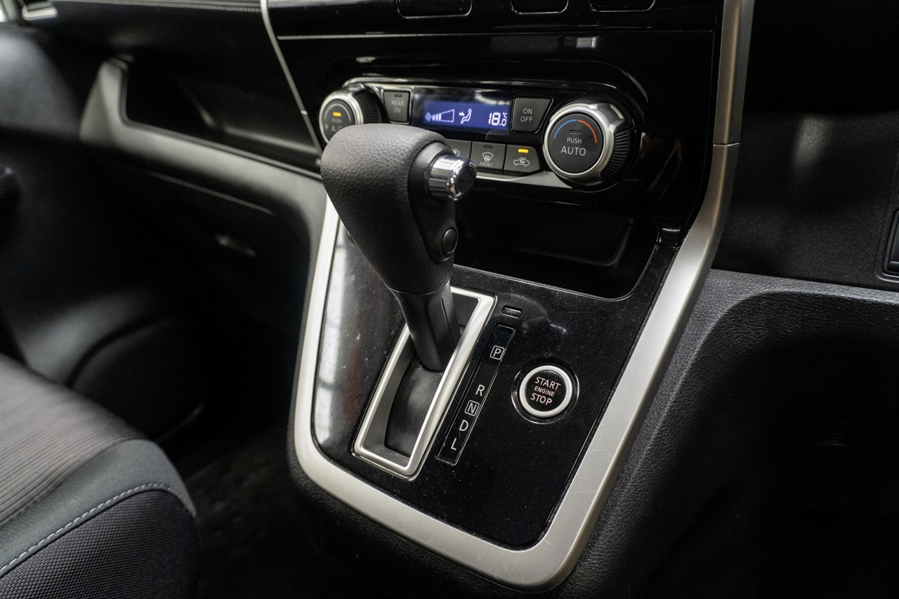 2017 Nissan Serena thumbnail