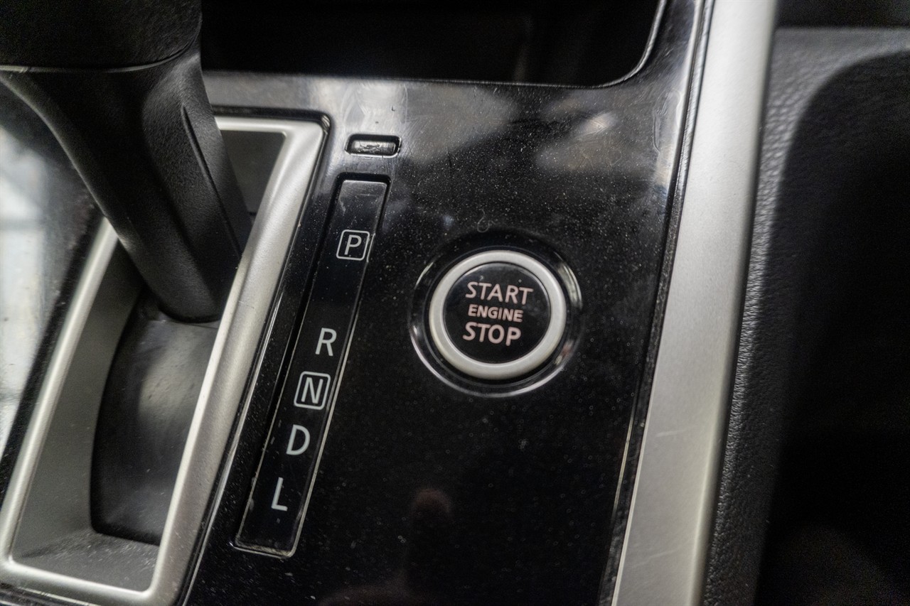 2017 Nissan Serena thumbnail