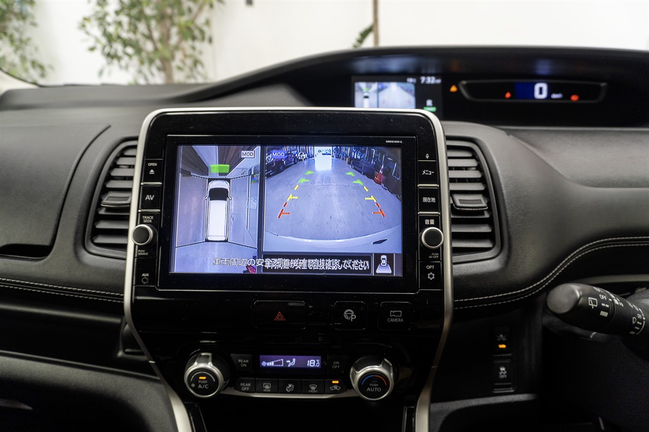 2017 Nissan Serena thumbnail