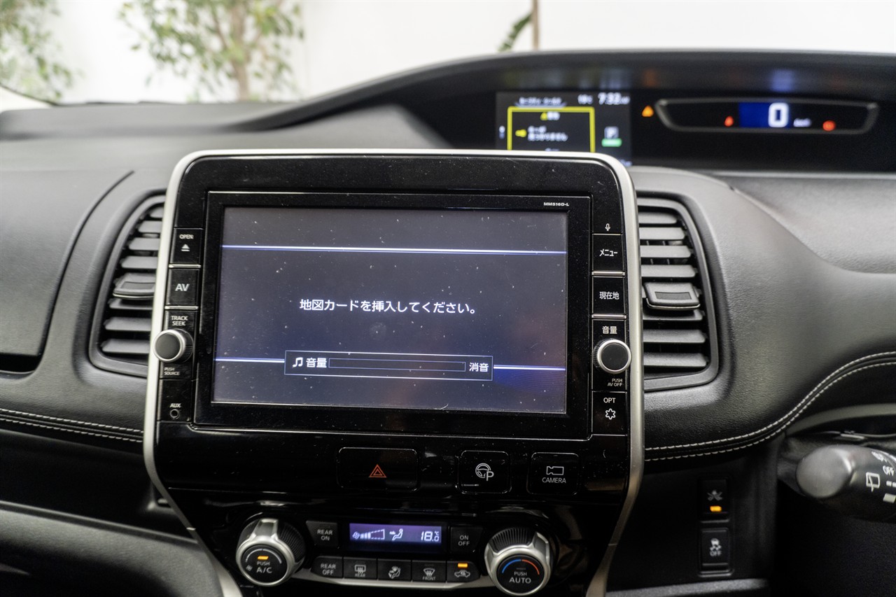 2017 Nissan Serena thumbnail