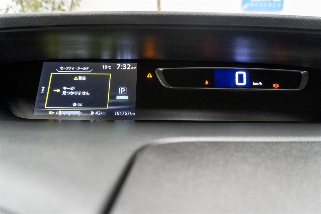 2017 Nissan Serena thumbnail