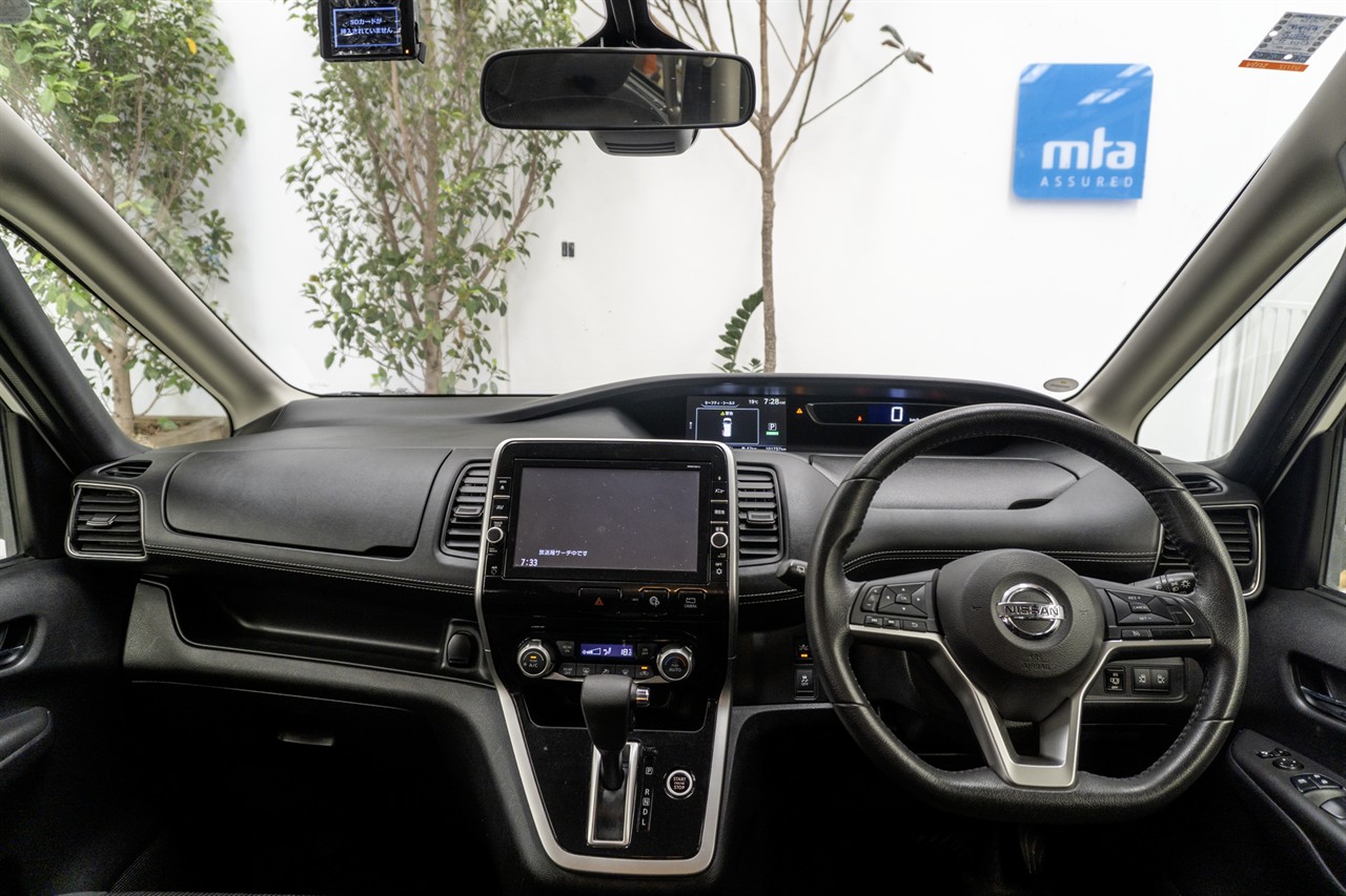 2017 Nissan Serena thumbnail