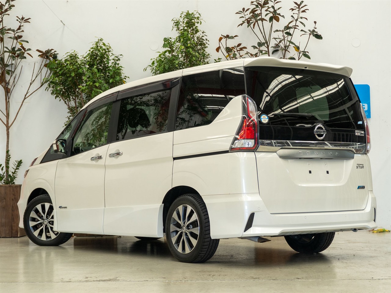 2017 Nissan Serena thumbnail