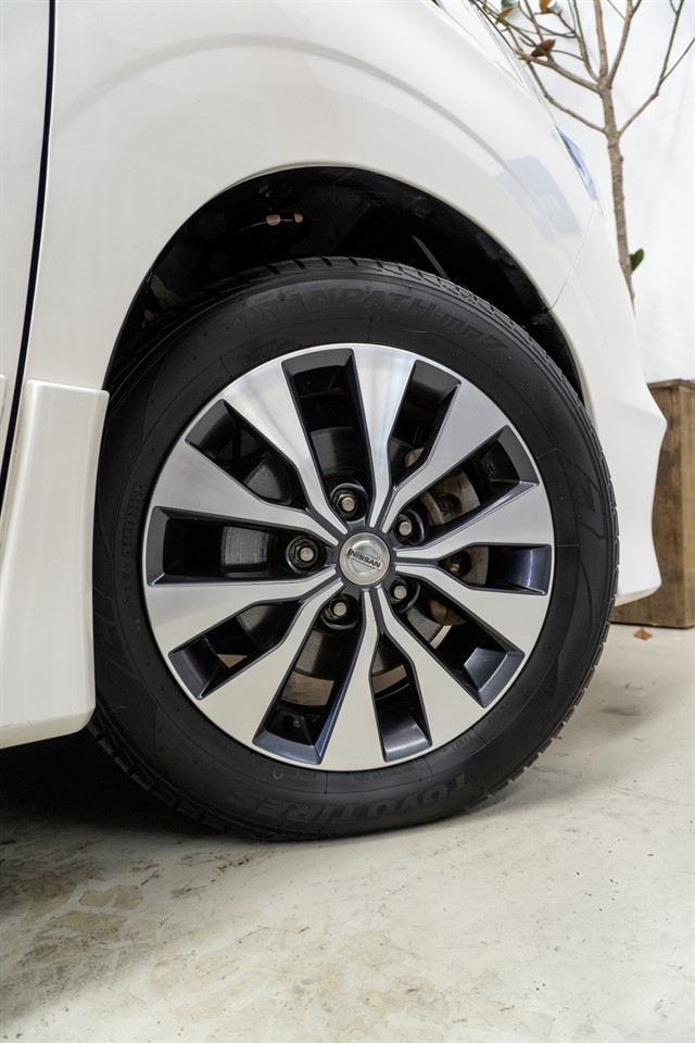 2017 Nissan Serena thumbnail