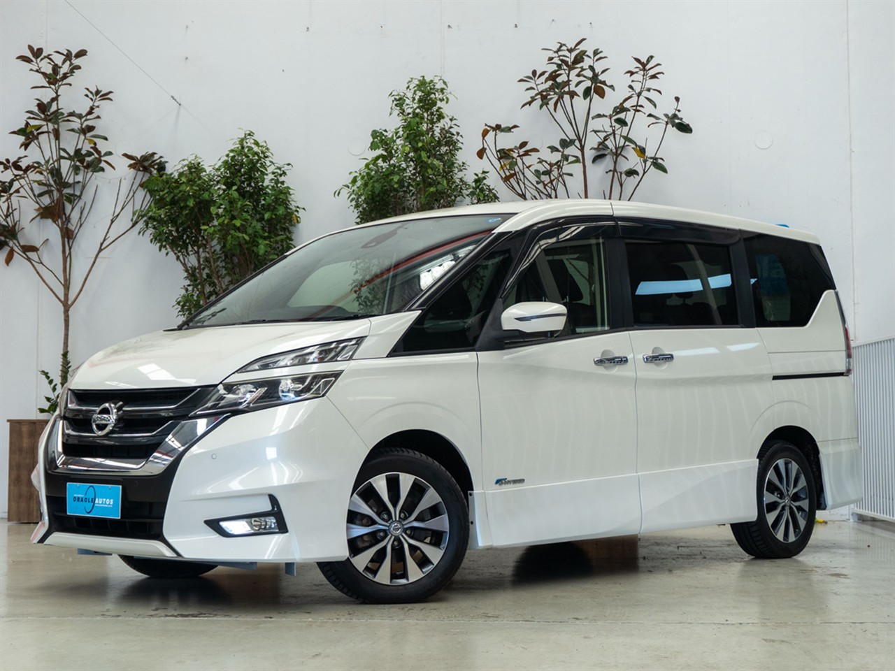 2017 Nissan Serena thumbnail