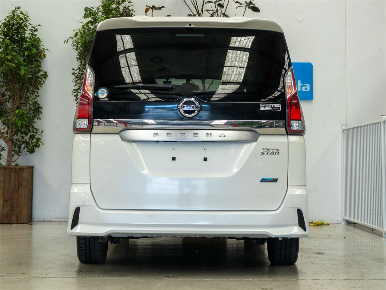 2017 Nissan Serena thumbnail