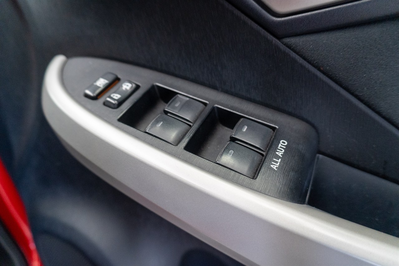 2012 Toyota Prius thumbnail