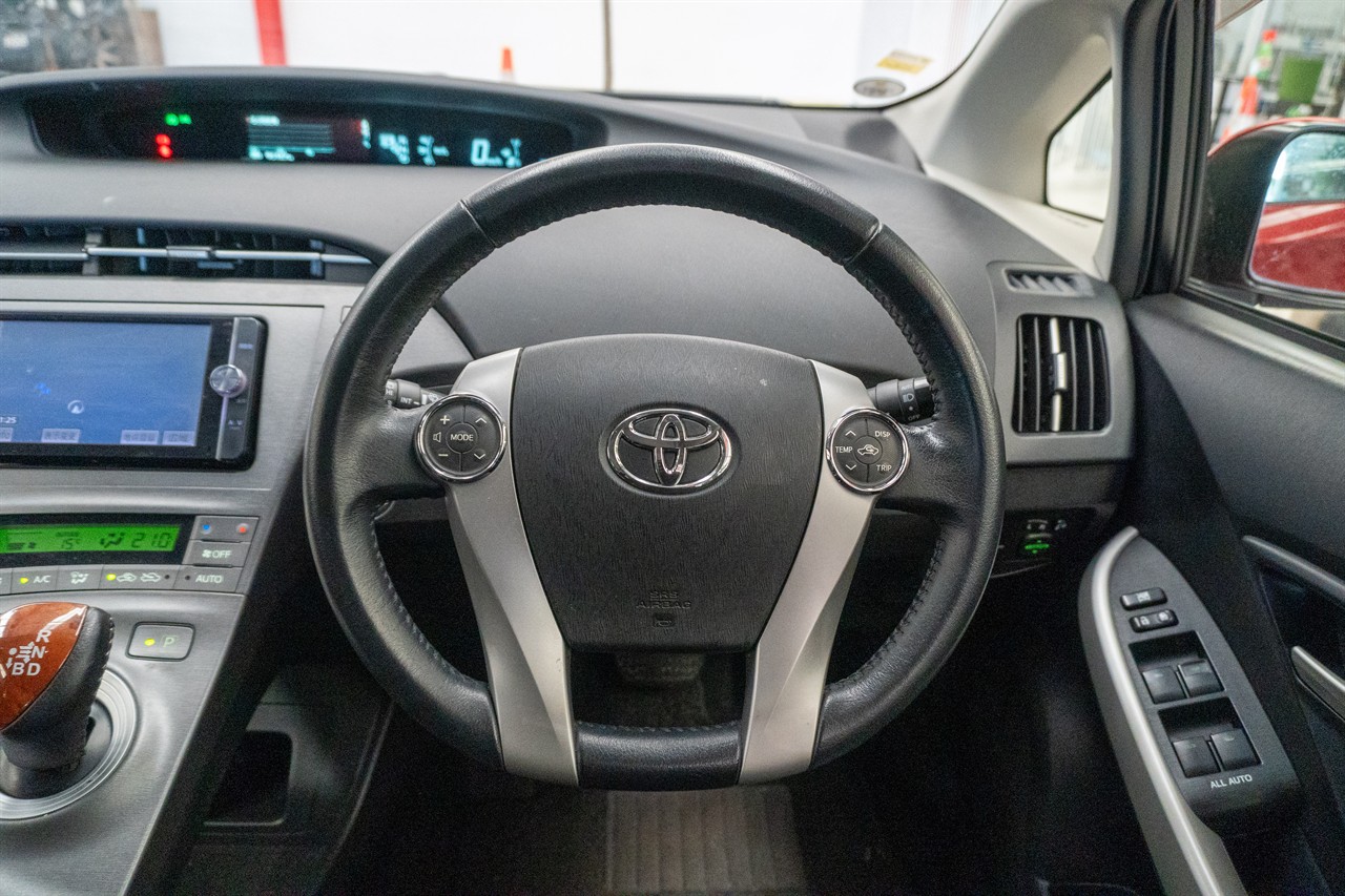 2012 Toyota Prius thumbnail