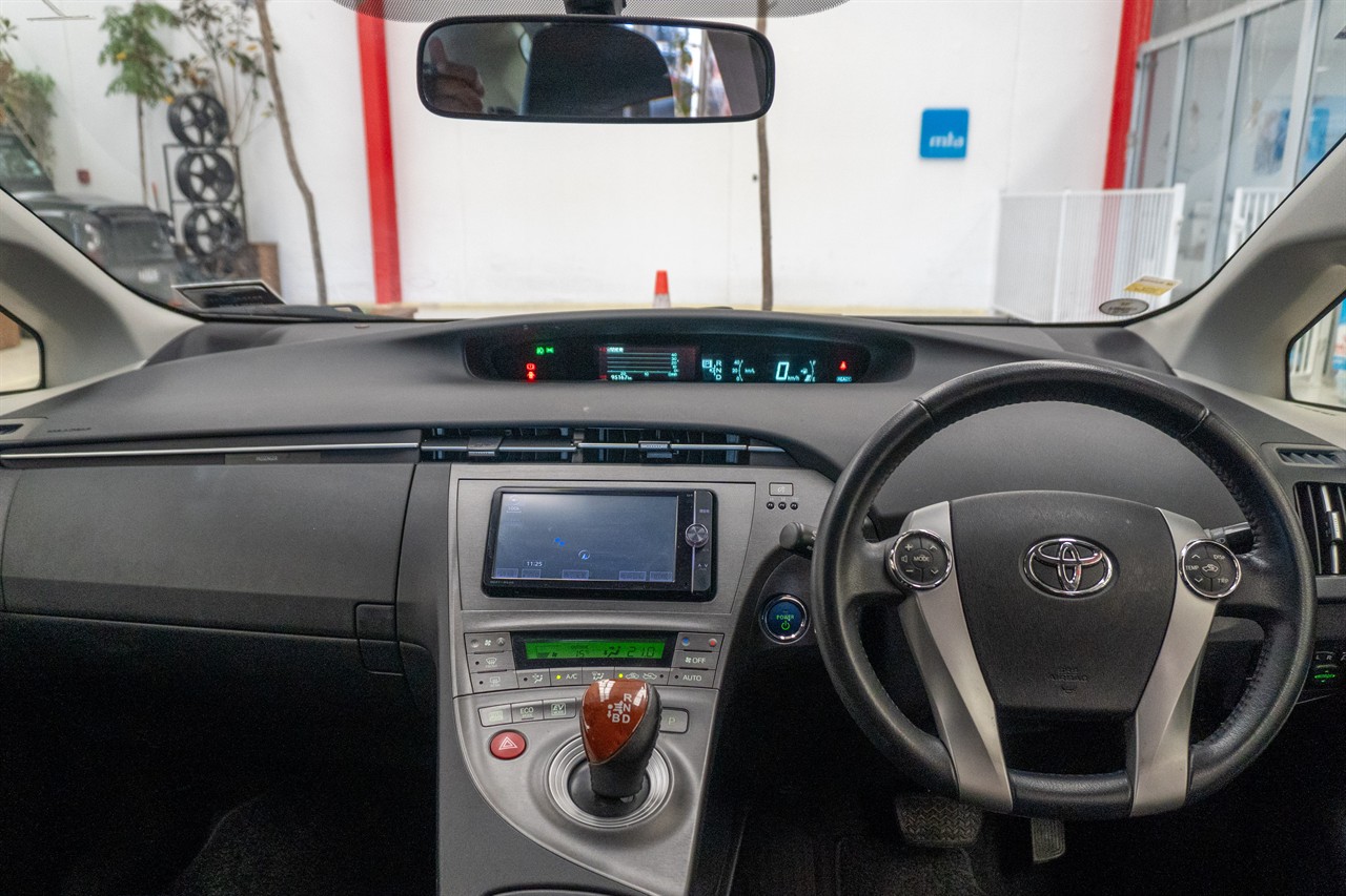 2012 Toyota Prius thumbnail