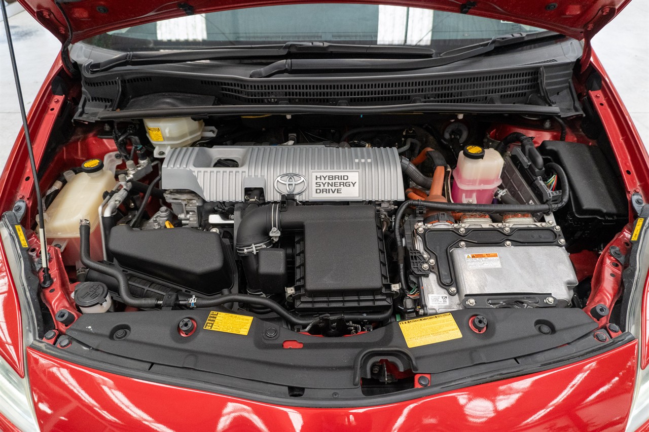 2012 Toyota Prius thumbnail