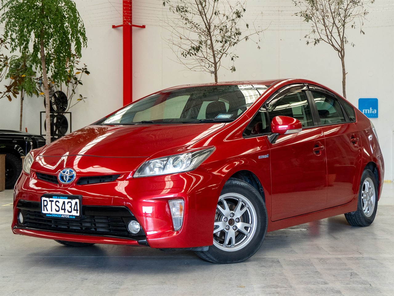 2012 Toyota Prius thumbnail