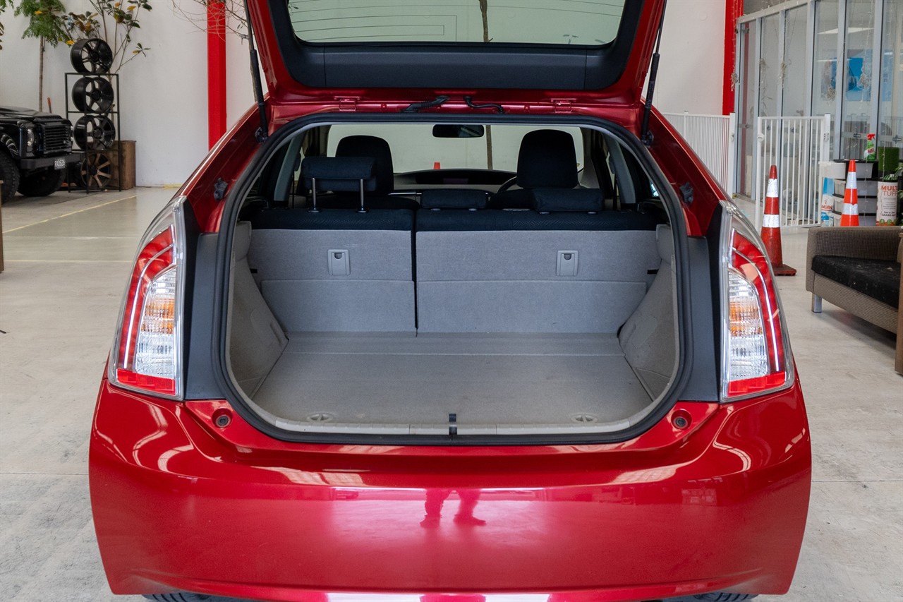 2012 Toyota Prius thumbnail