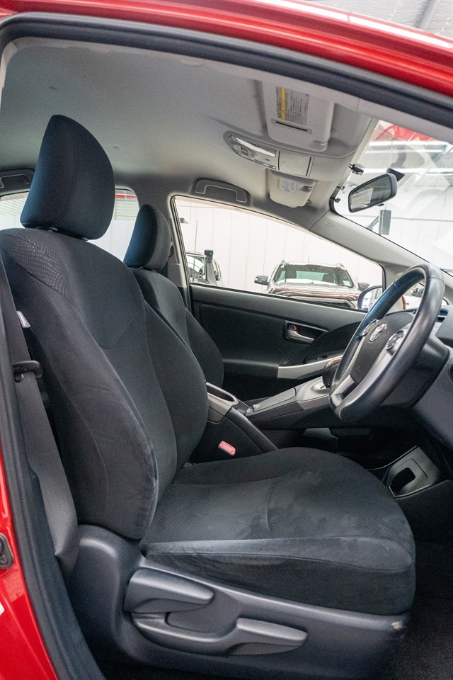 2012 Toyota Prius thumbnail