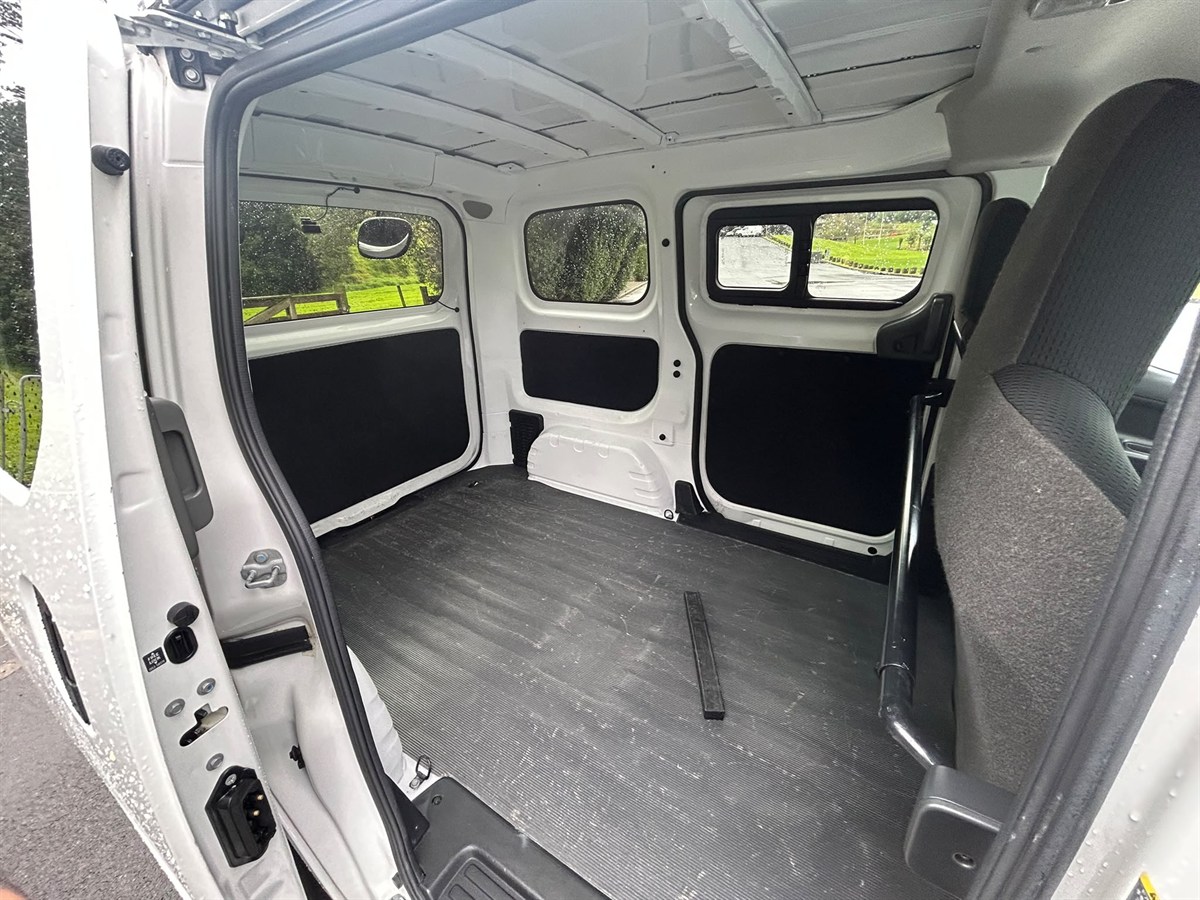 2020 Nissan NV200 thumbnail