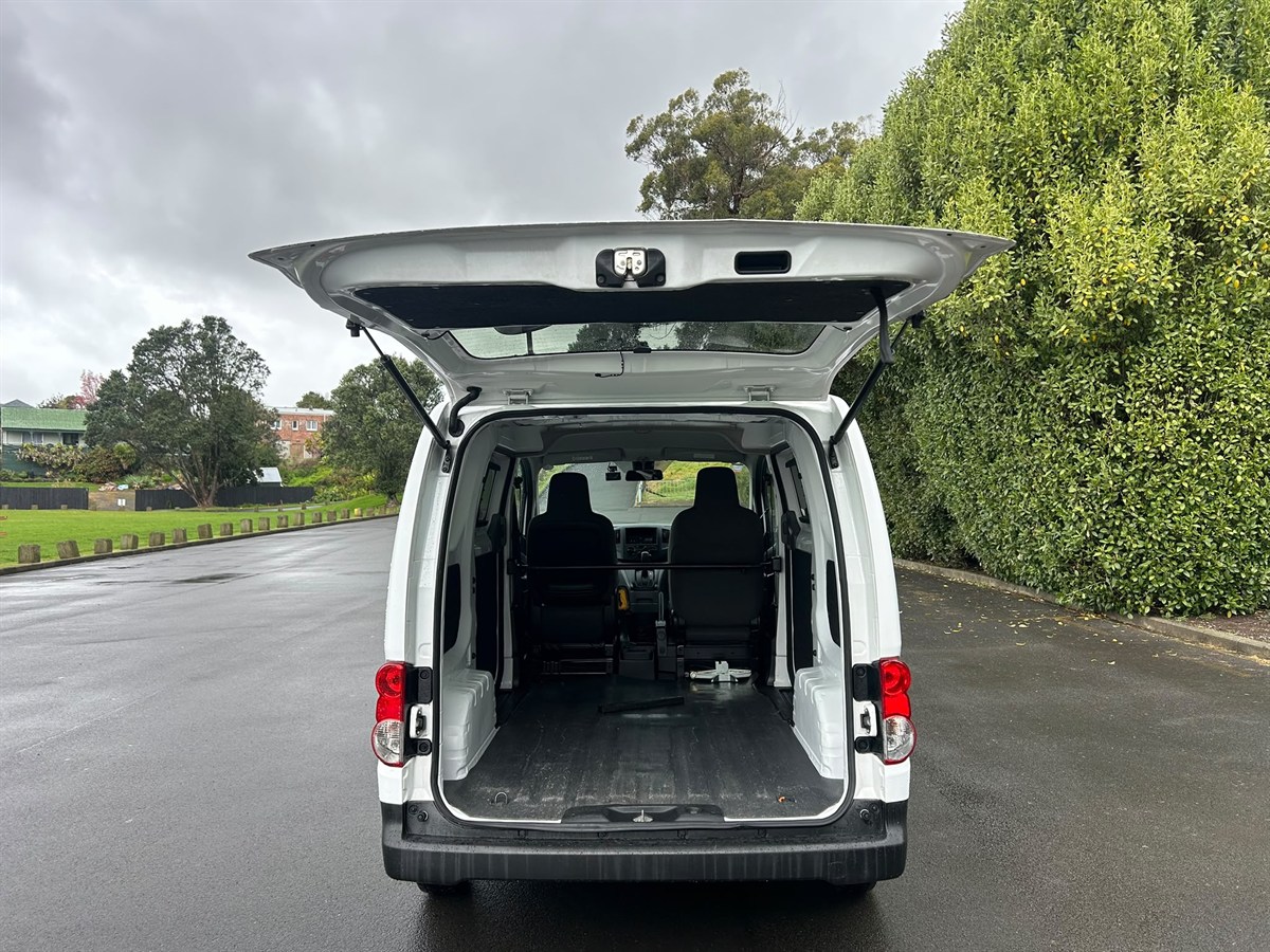 2020 Nissan NV200 thumbnail
