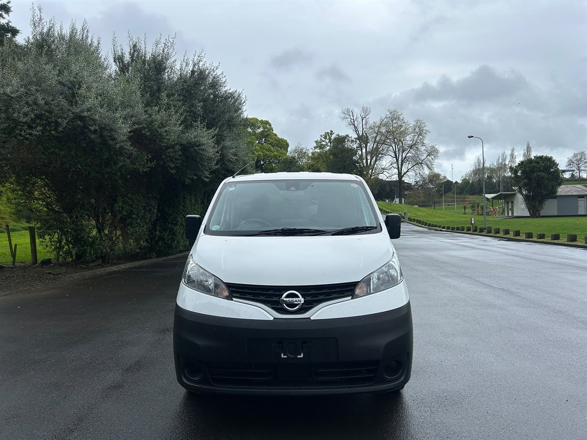 2020 Nissan NV200 thumbnail