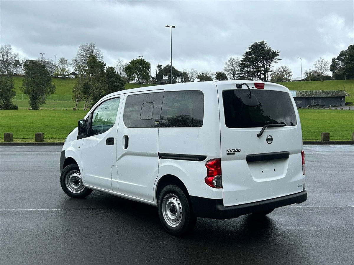 2020 Nissan NV200 thumbnail