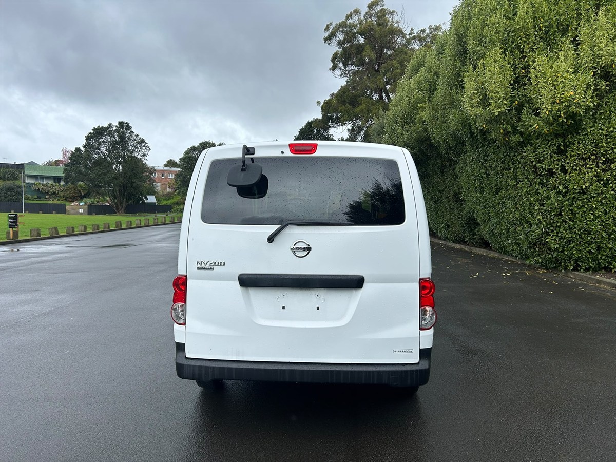 2020 Nissan NV200 thumbnail