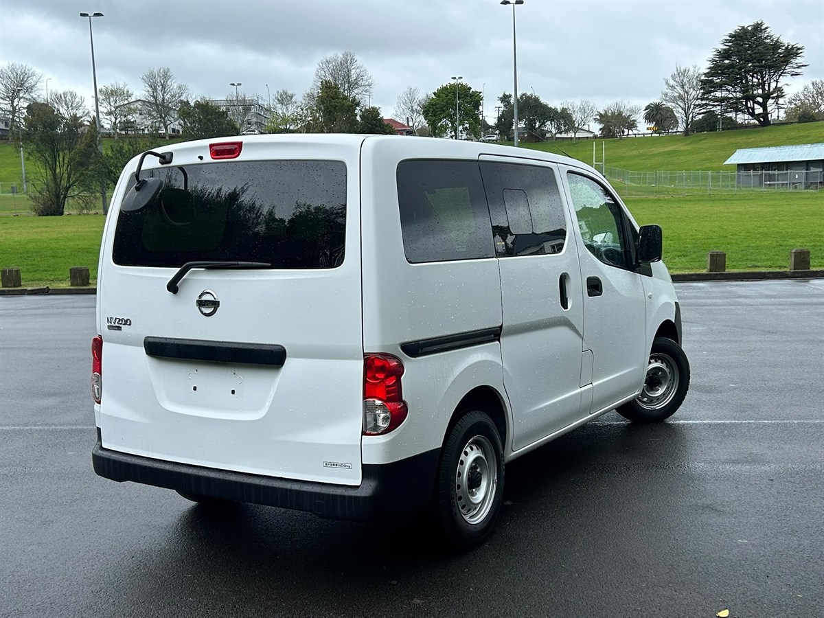 2020 Nissan NV200 thumbnail
