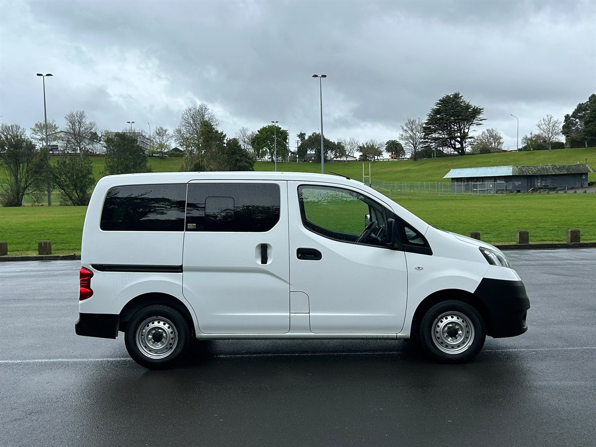 2020 Nissan NV200 thumbnail
