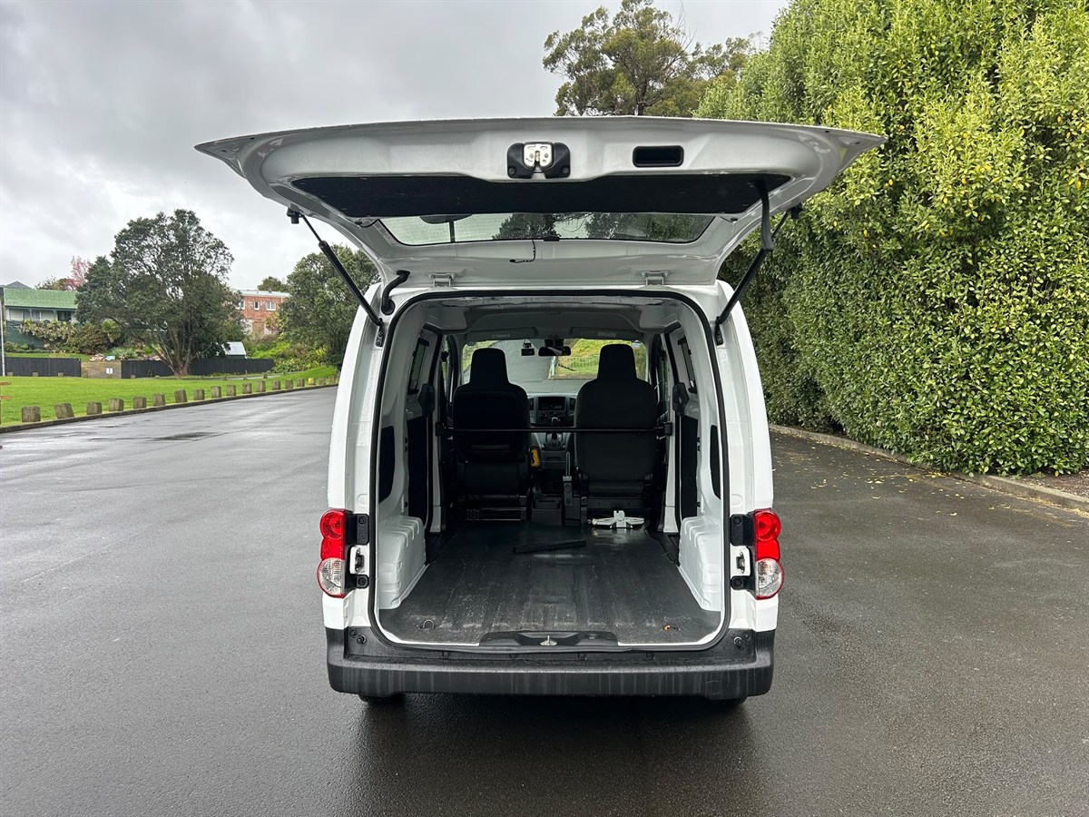 2020 Nissan NV200 thumbnail