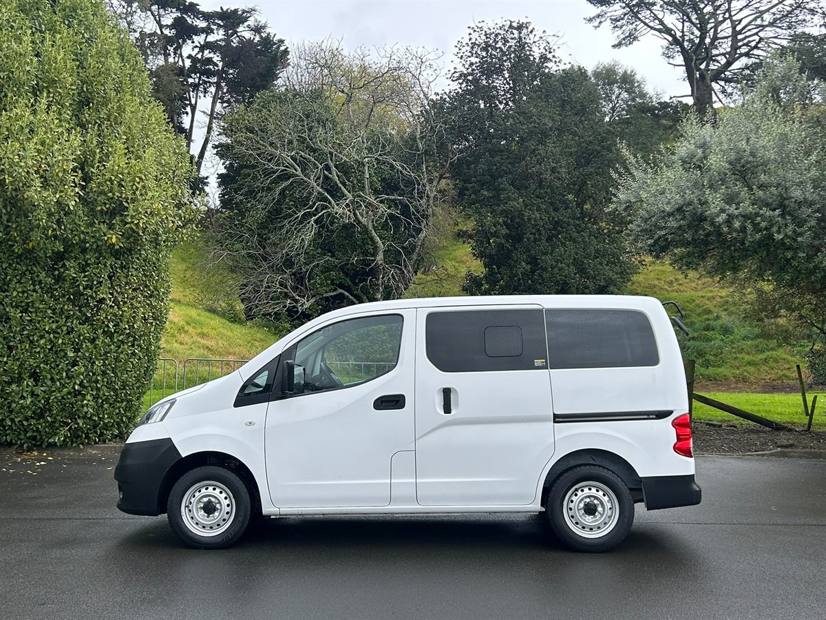 2020 Nissan NV200 thumbnail