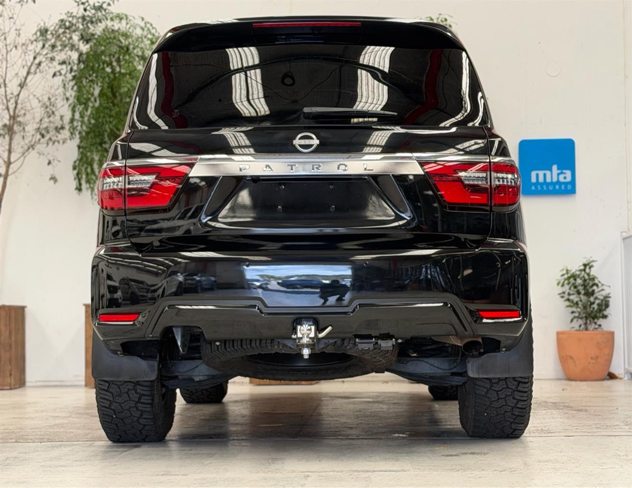 2023 Nissan Patrol thumbnail