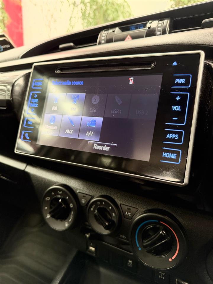 2019 Toyota Hilux thumbnail