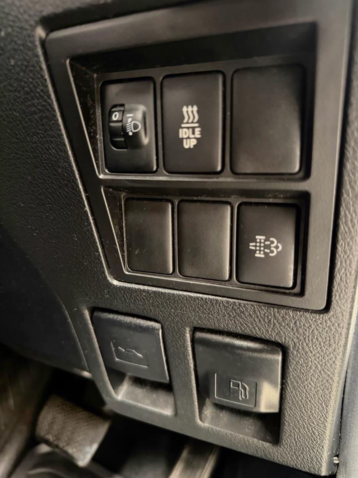 2019 Toyota Hilux thumbnail