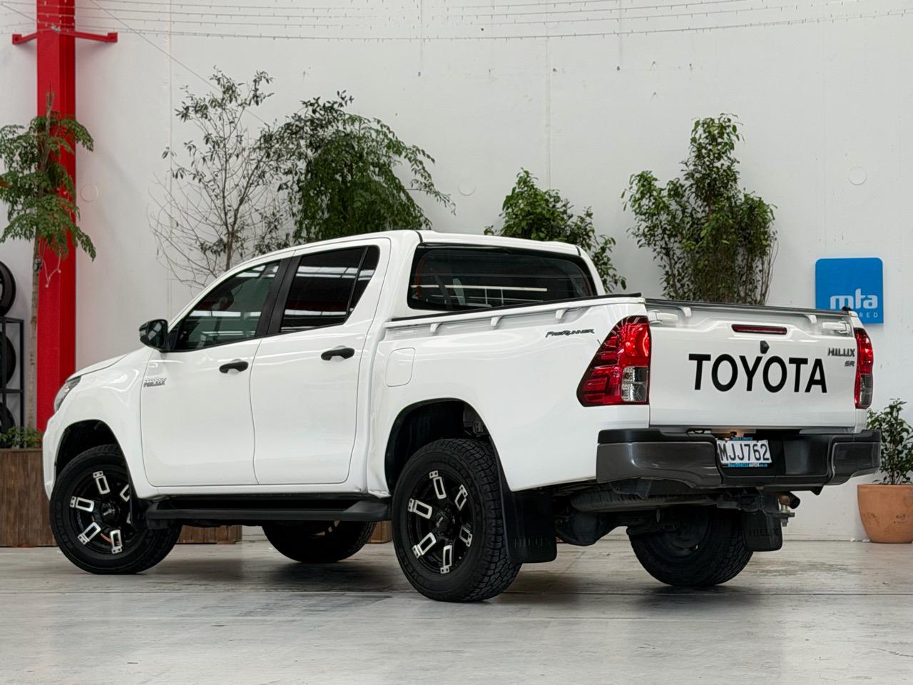 2019 Toyota Hilux thumbnail