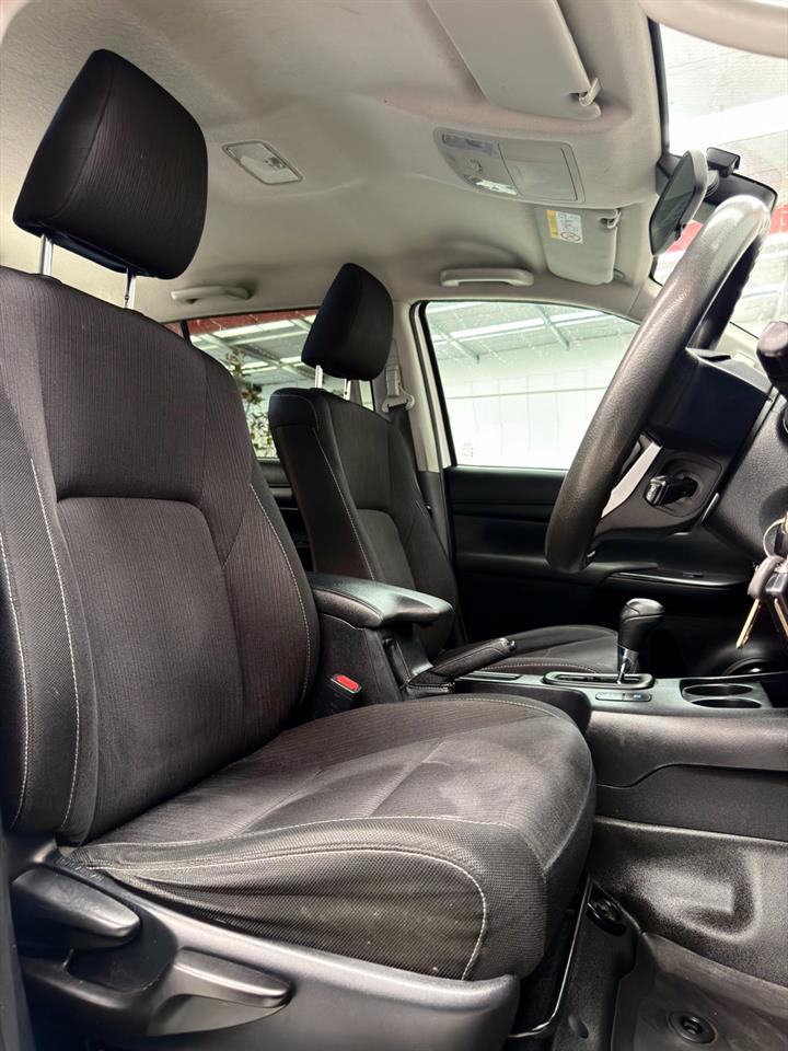 2019 Toyota Hilux thumbnail