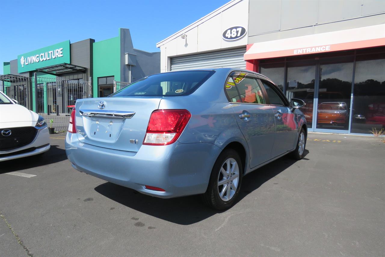 2015 Toyota Corolla thumbnail