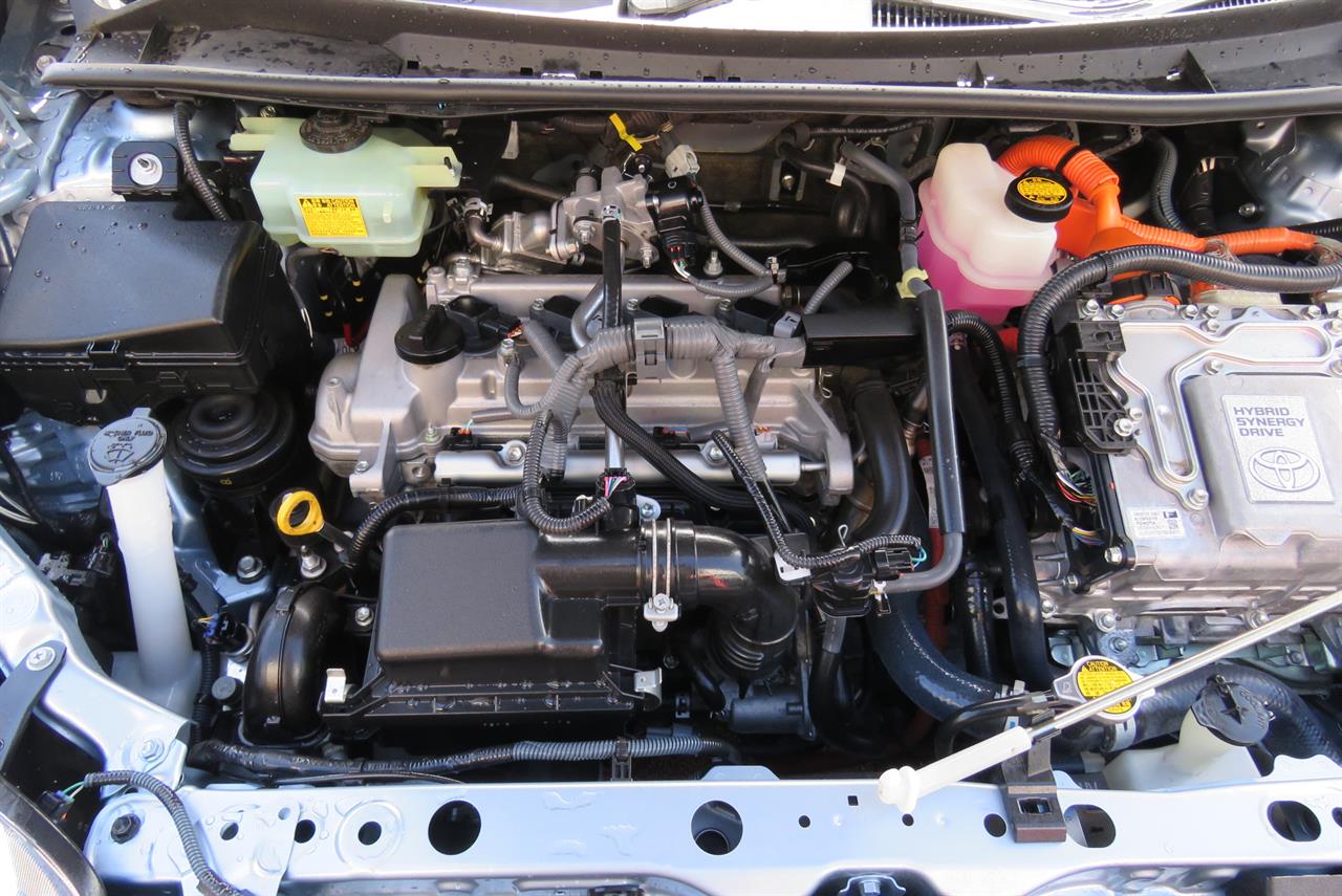 2015 Toyota Corolla thumbnail
